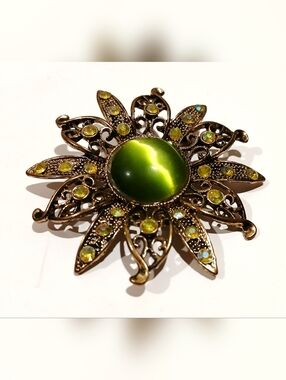 Vintage Green Gem Sunburst Brooch